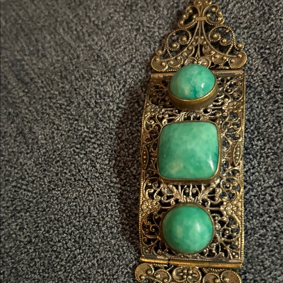 Elegant Gold and Green Bracelet - Picture 3 of 7